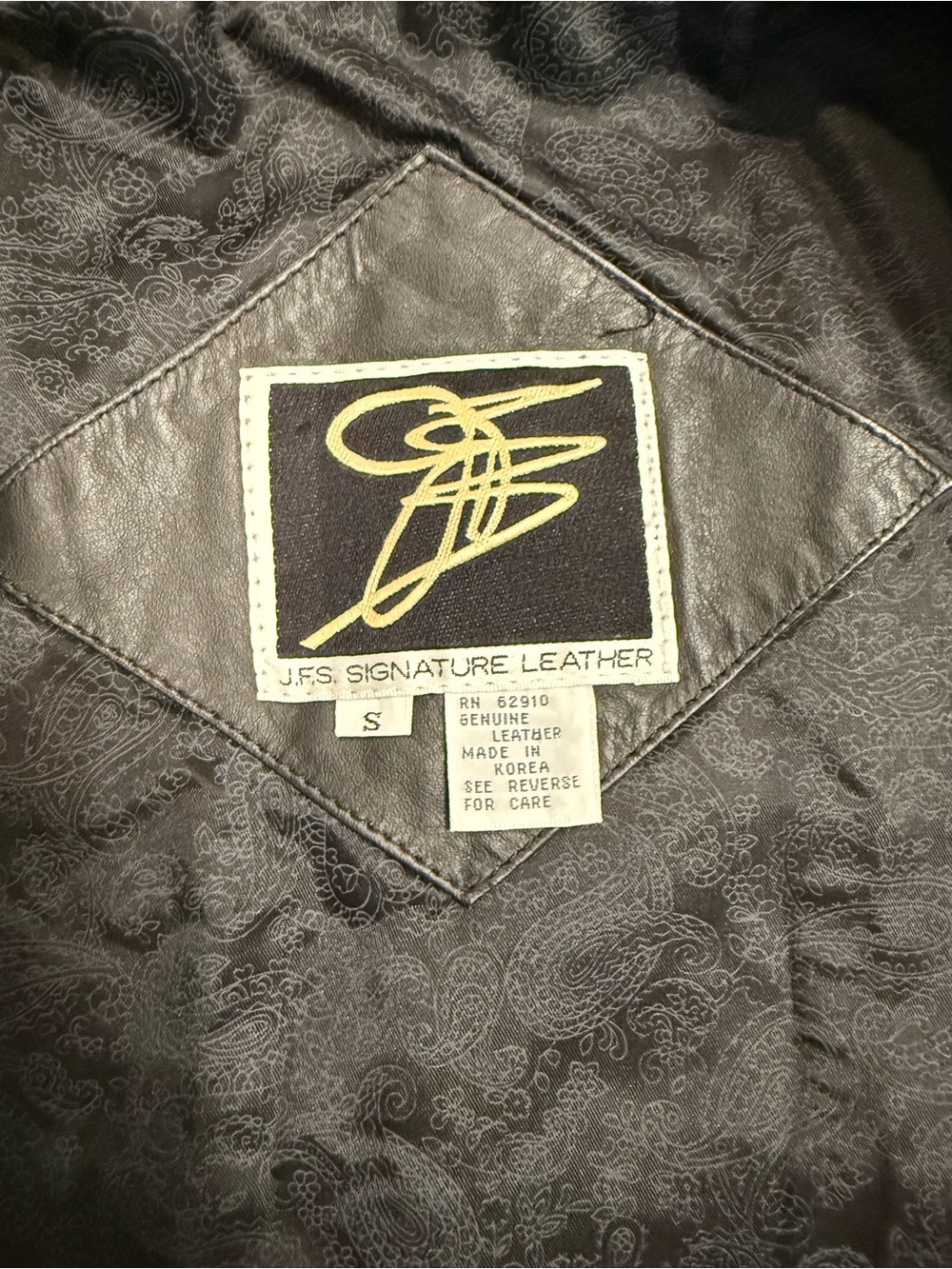 Women's Black Vintage Leather Button-Front Jacket - Picture 2 of 4